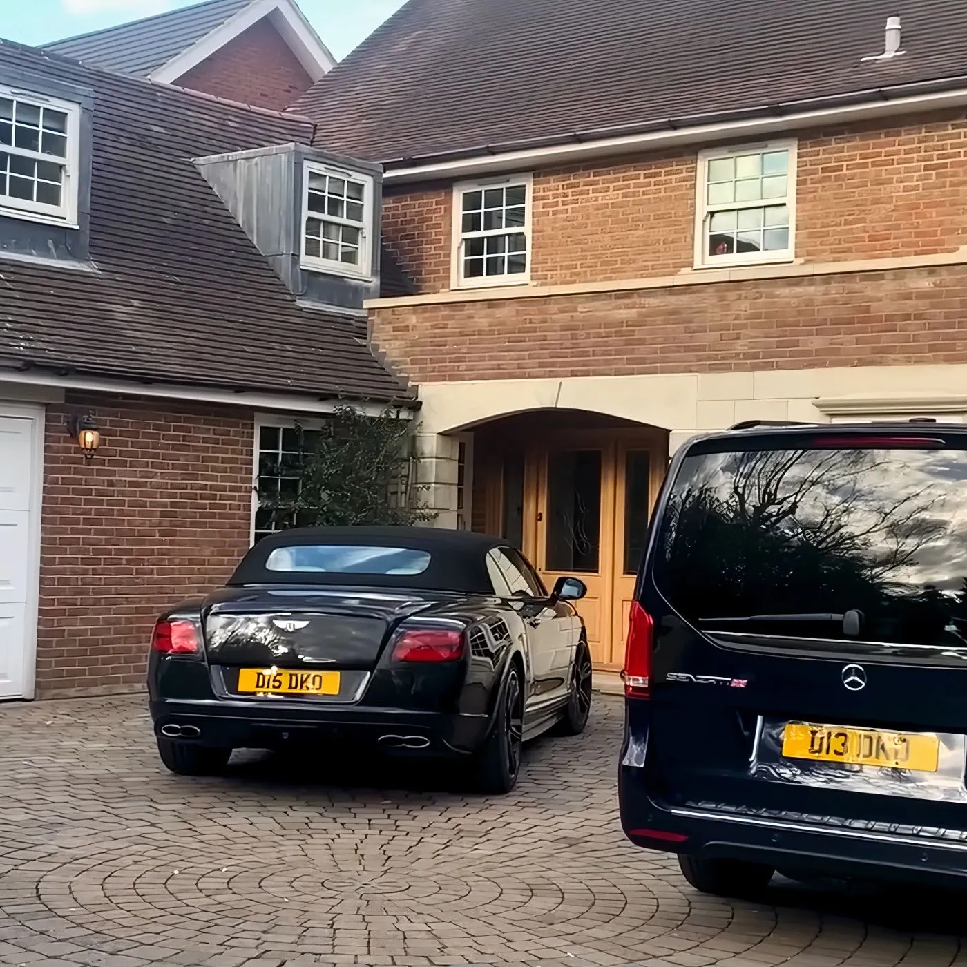 Деньги Дюбуа. Что известно о роскошной жизни боксера накануне реванша с Усиком